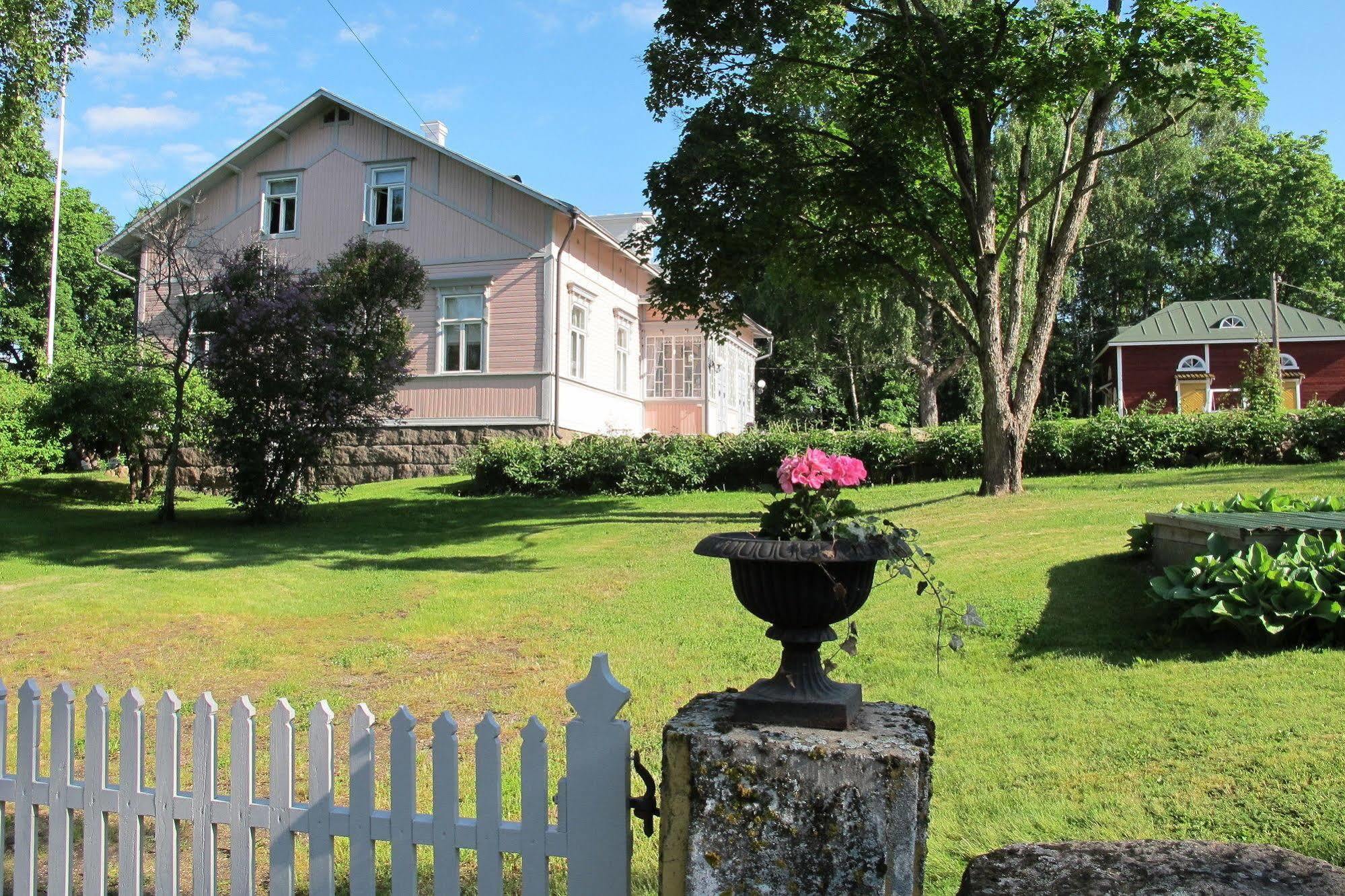 Hotel Toeyrylae Manor Artjarvi Экстерьер фото